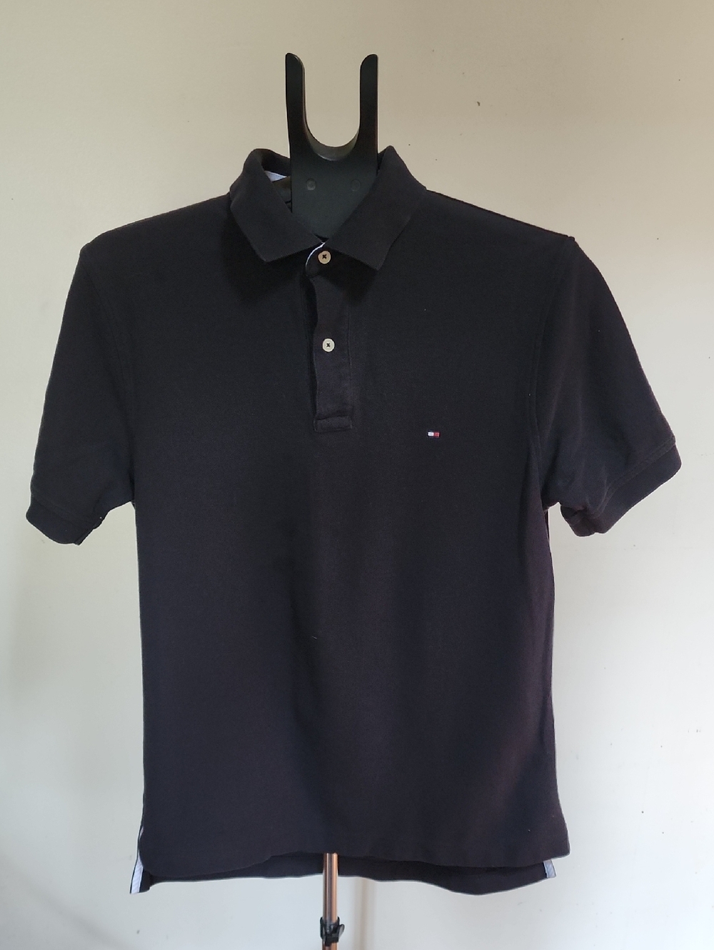 Tommy Hilfiger Black Short-Sleeve Polo with Embroidered Flag
